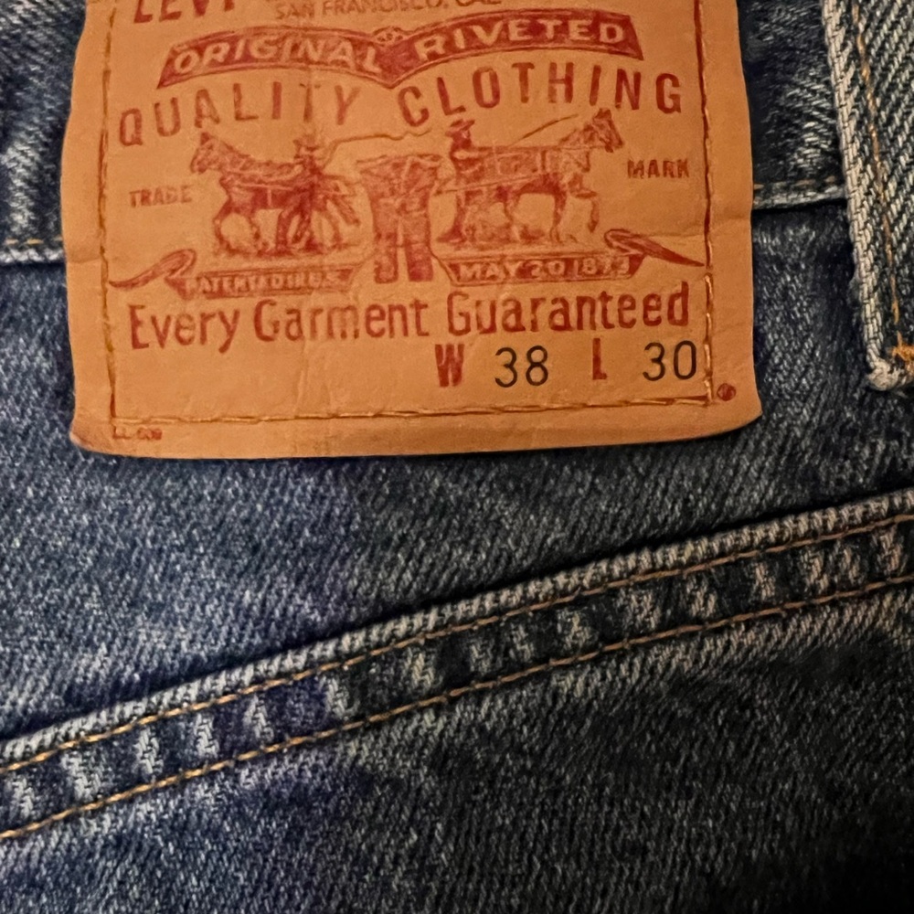 Levi’s - Picture 3 of 4